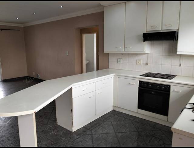 2 BEDROOM TOWNHOUSE FOR SALE IN RACEVIEW